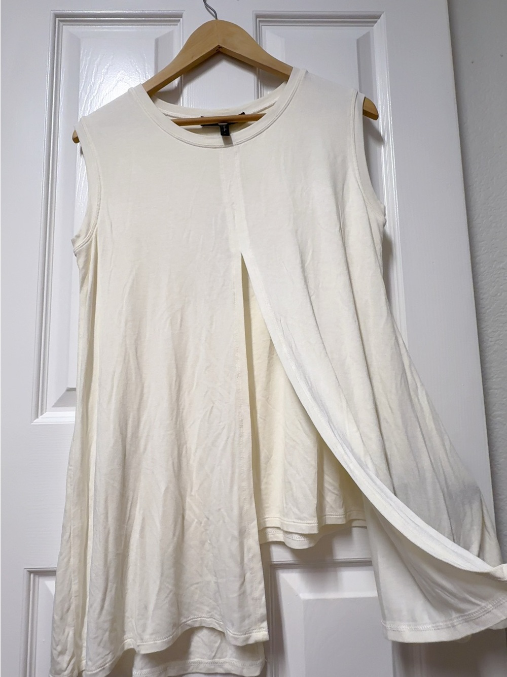 BCBGMaxAzria Off-White Sleeveless Tunic Top
